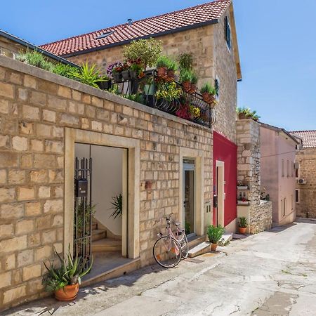 Mike Makarska Exterior foto
