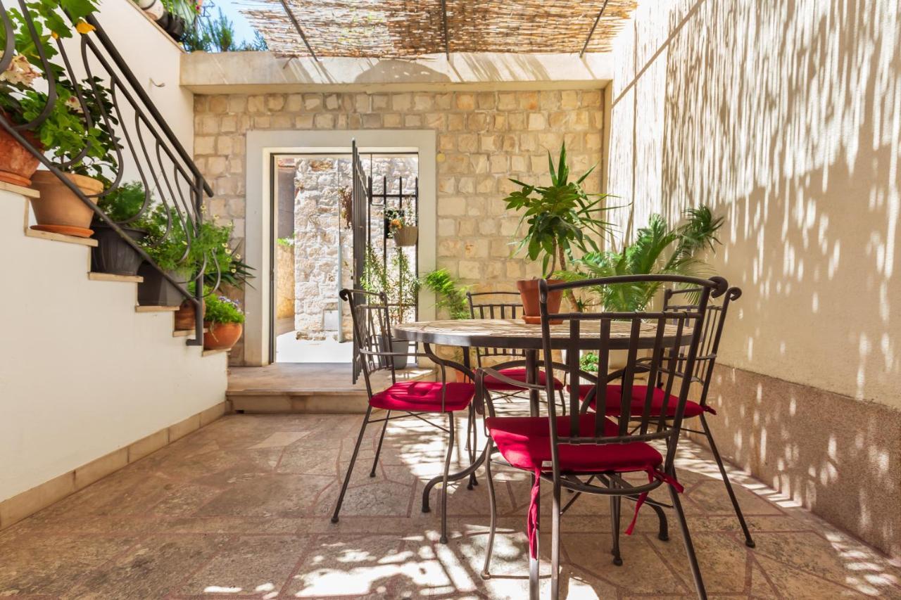 Mike Makarska Exterior foto