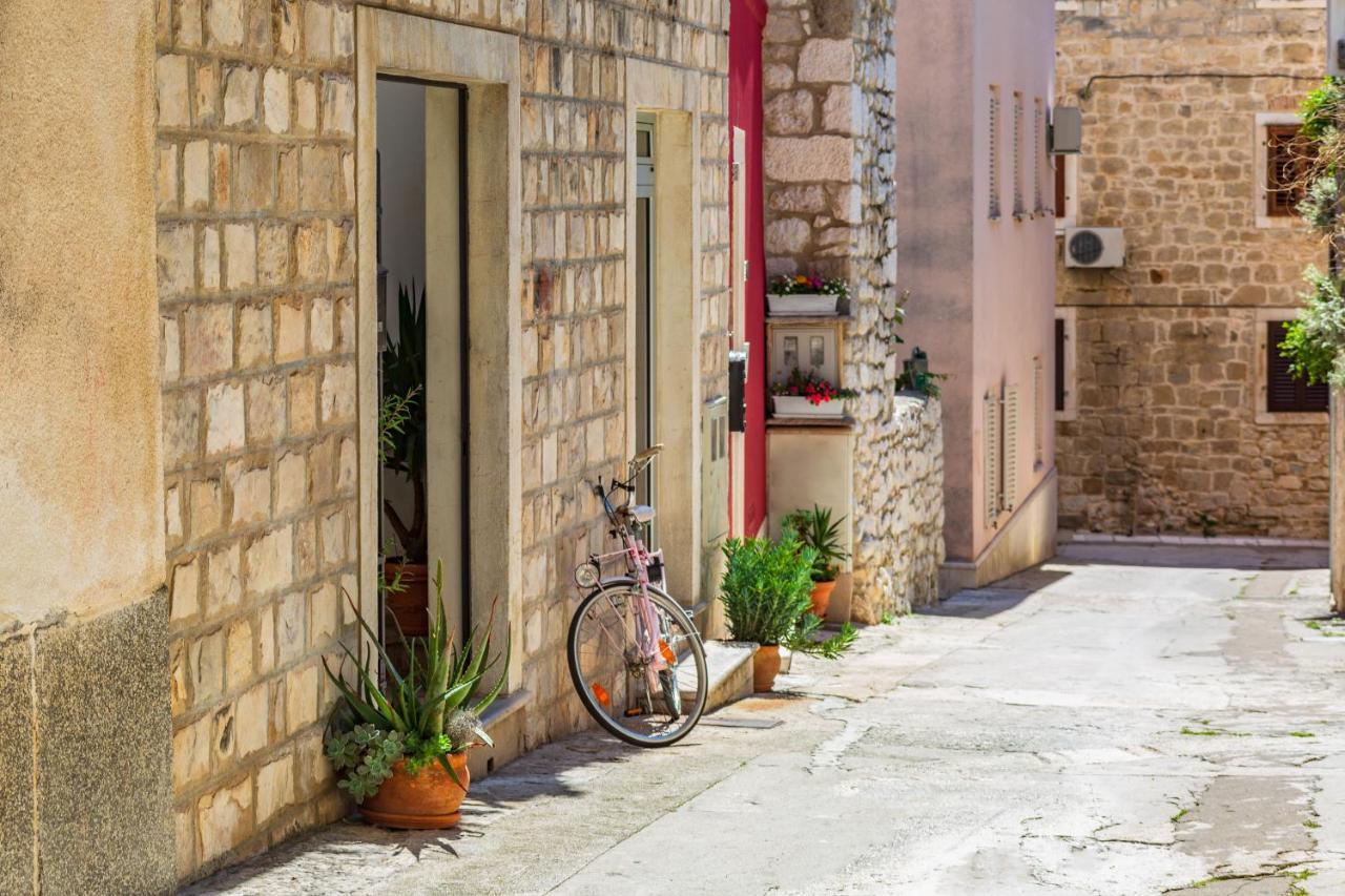 Mike Makarska Exterior foto