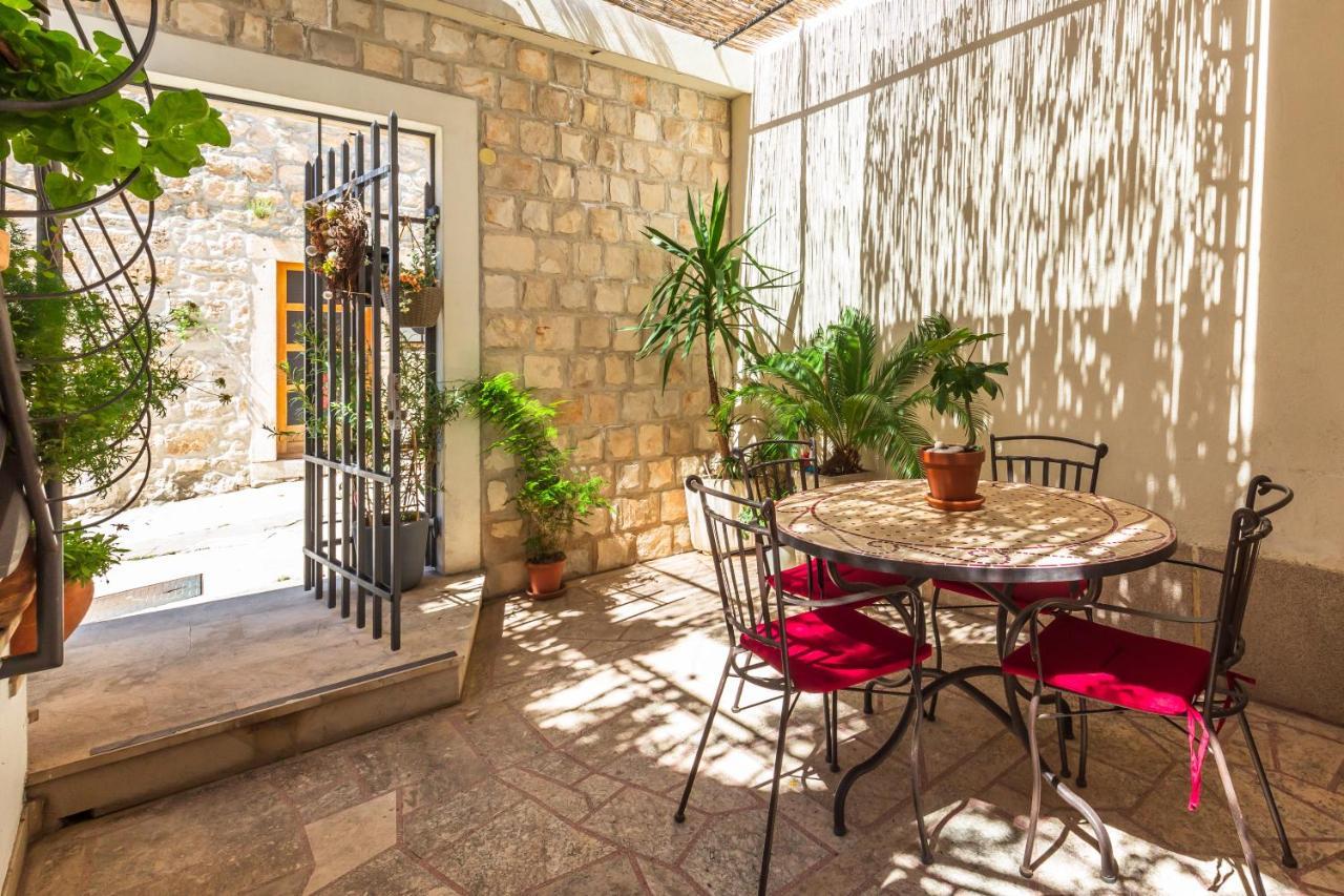 Mike Makarska Exterior foto