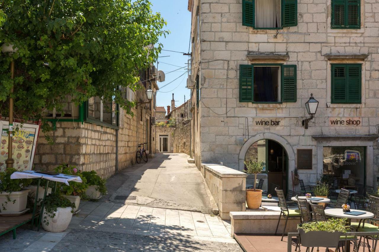 Mike Makarska Exterior foto